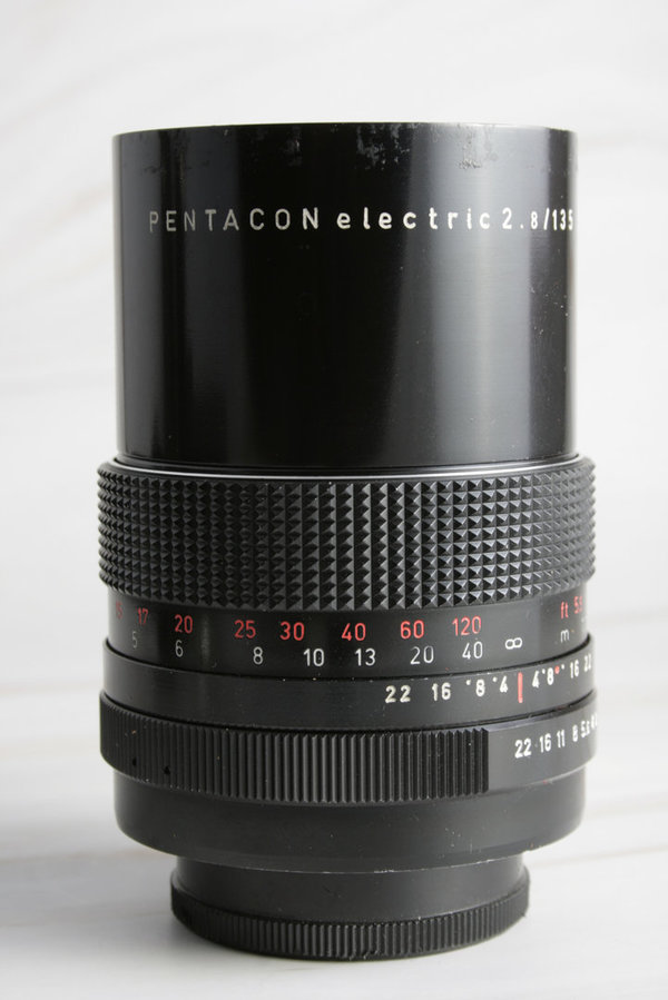 webersfotoshop Pentacon electric 2.8/135mm red MC Teleobjektiv mit M42 Anschluß inkl. Equipment