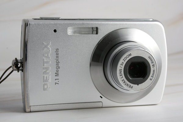 webersfotoshop Pentax Optio M30 Digitalkamera 7,1MP silberfarbend inkl. Equipment
