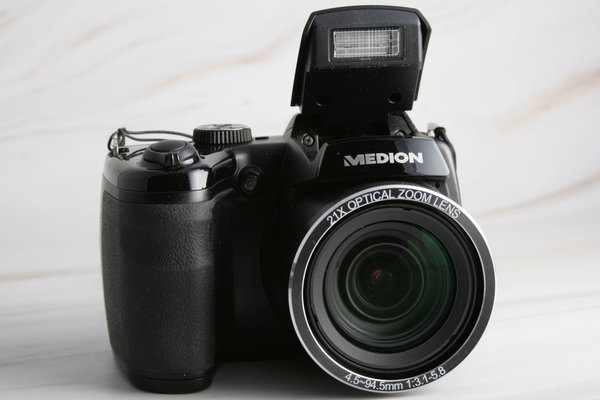 webersfotoshop Medion MD 86888 Digitalkamera 16MP schwarz inkl. Equipment; gebraucht