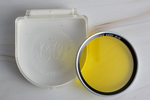 B+W Farbfilter gelb mittel 3x mit 49mm Einschraubfassung (silber); gebraucht