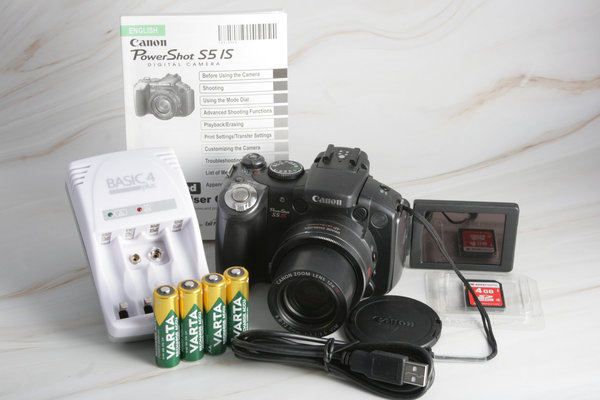 Canon PowerShot S5 IS digitale Sucherkamera 8MP plus Zubehörpaket!